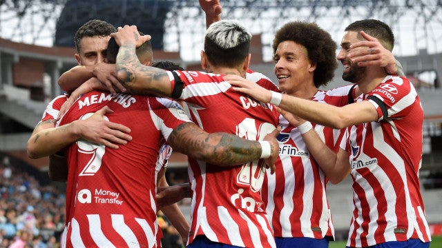 Com um a menos, Atlético de Madrid marca no fim e derrota o Celta pelo Espanhol