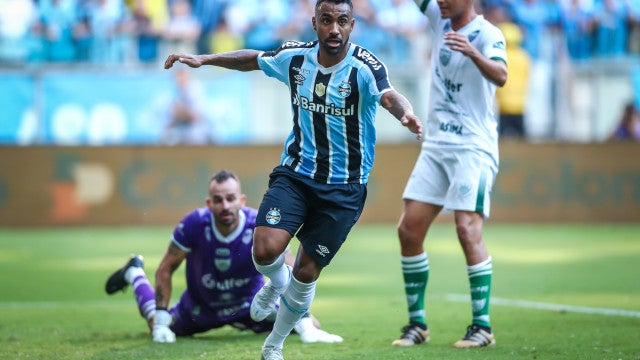 Grêmio bate Avenida e mantém campanha perfeita no Gaúcho em dia sem gol de Suárez