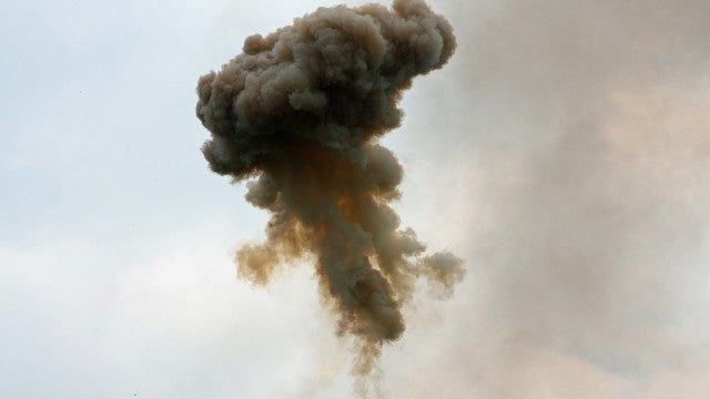 Bomba da 2ª Guerra Mundial explode enquanto era desarmada na Inglaterra