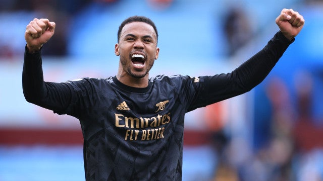 Arsenal marca dois nos acréscimos, vira sobre Aston Villa e desencanta no Inglês