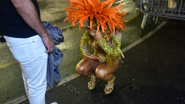 Musa da Gaviões menstrua durante desfile