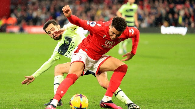 City desperdiça chances, leva empate do Forest no fim e perde a ponta do Inglês