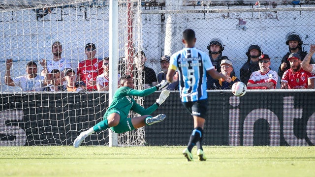 Grêmio empata sem gols com São Luiz e perde o 100% de aproveitamento no Gauchão