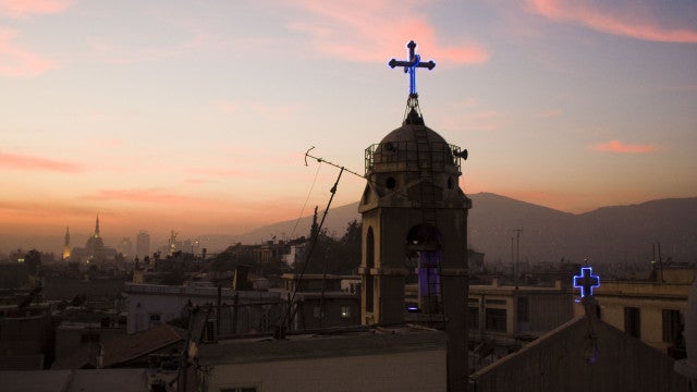 Ataque com mísseis de Israel no centro de Damasco atinge área residencial, diz Síria