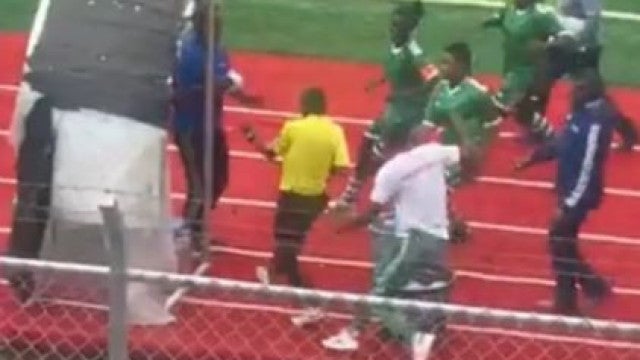 Time feminino do Congo agride árbitro após pênalti não marcado