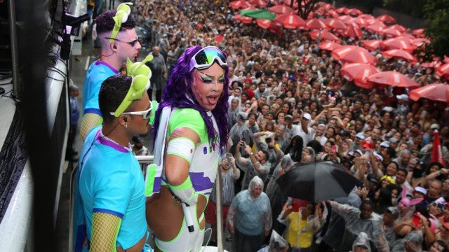 Gloria Groove se desculpa após ter bloco interrompido