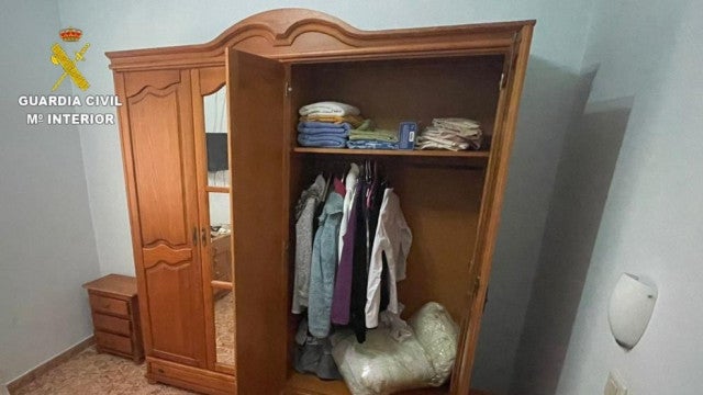 Homem é detido após ser encontrado dentro de armário na casa da ex-mulher