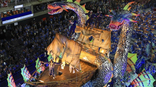 Quatro escolas brilham na segunda noite de desfiles no Rio