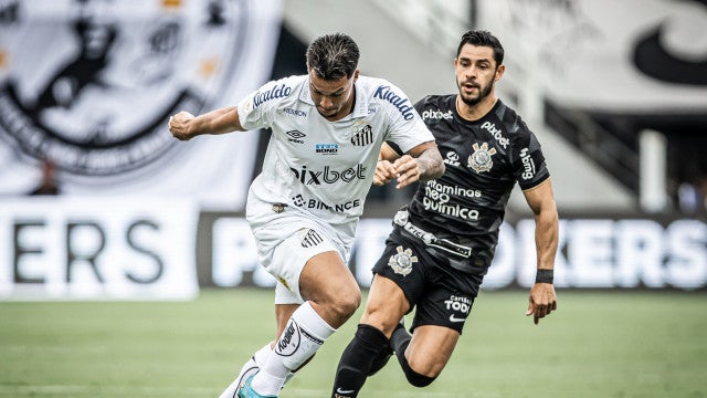 Santos e Corinthians empatam em bom clássico na Vila Belmiro