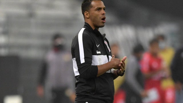 Lázaro vê desempenho contra rivais como fonte de ‘confiança’ para o Corinthians