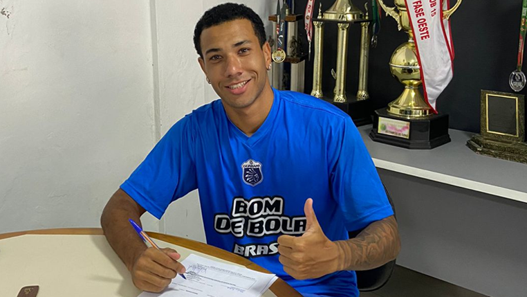 Após experiências em Espanha e Uruguai, atacante Martin Baibich acerta com o Guarani de Palhoça