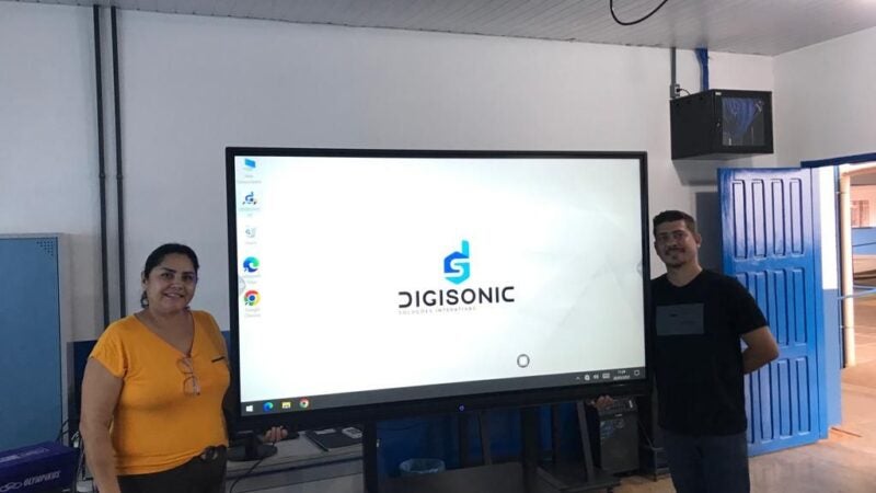 Secretaria de educação entrega 10 lousas digitais para a rede municipal de ensino em Guarantã do Norte