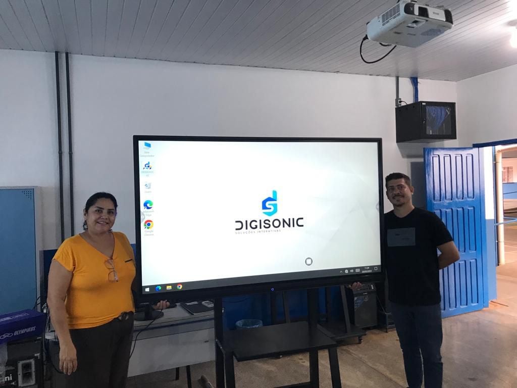 Secretaria de educação entrega 10 lousas digitais para a rede municipal de ensino em Guarantã do Norte