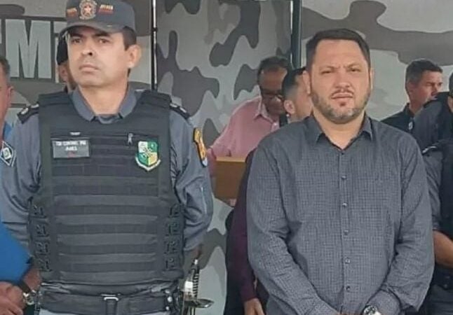 Câ mara de vereadores concedendo Título de Cidadão Guarantãense ao Coronel James Jácio Ferreira