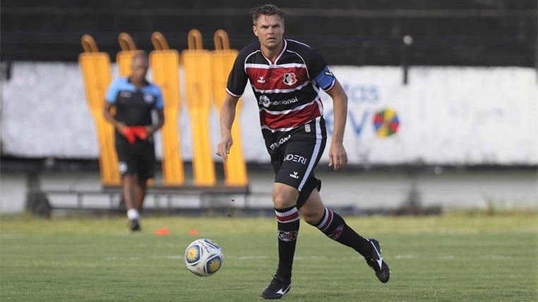 Alemão comemora classificação do Santa Cruz na Copa do Brasil e comenta momento da equipe