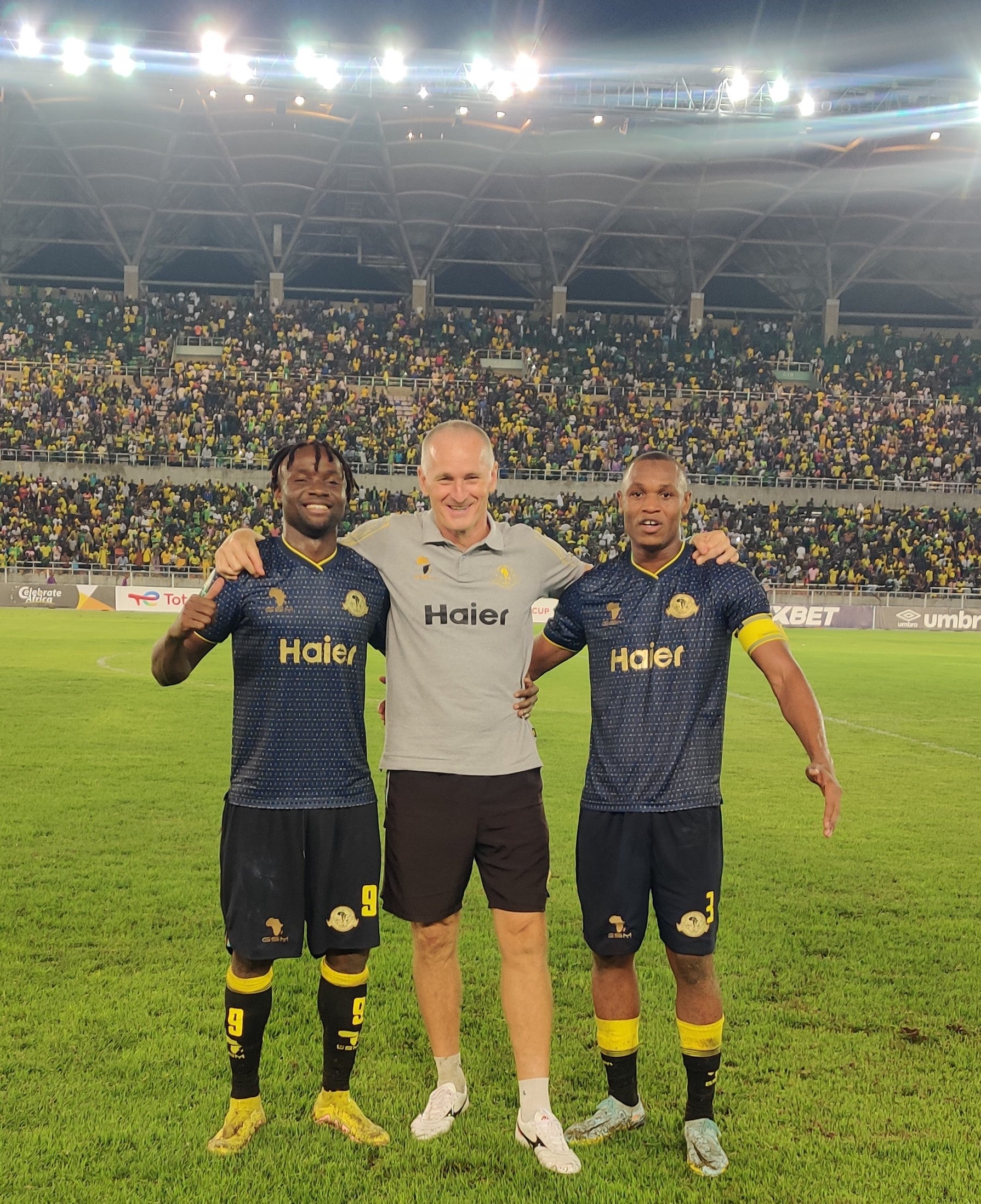 Milton Nienov comemora classificação inédita às quartas da CAF Confederation Cup