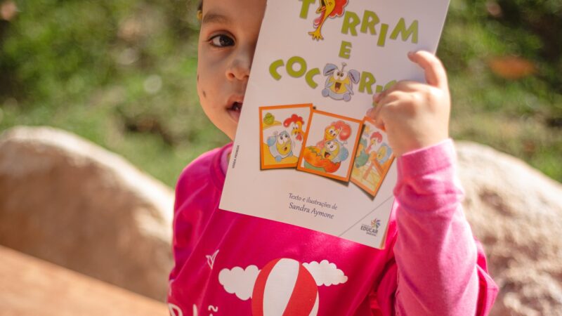 Editora social distribui livros gratuitamente em 13 estados e no DF