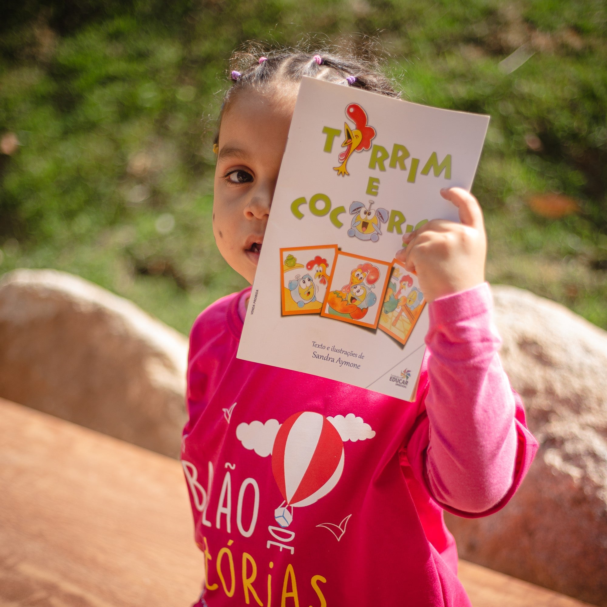 Editora social distribui livros gratuitamente em 13 estados e no DF