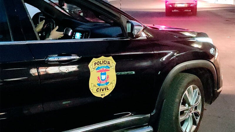 Polícia prende 2 e afasta 3 servidores por suposto desvio de dinheiro na área da saúde em Cuiabá