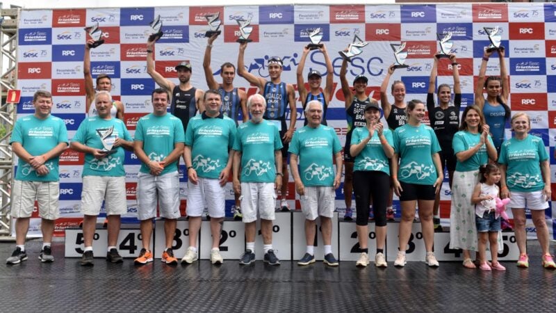 Hidalgo e Arnold, do Esporte Clube Pinheiros, vencem o Sesc Triathlon Caiobá