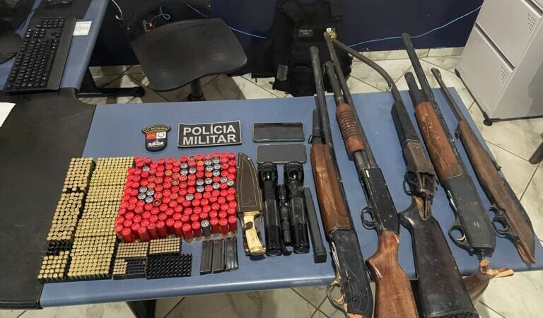 Bandidos assaltam fazenda, batem veículo na fuga e acabam presos