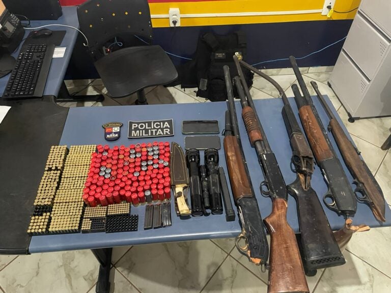 Bandidos assaltam fazenda, batem veículo na fuga e acabam presos