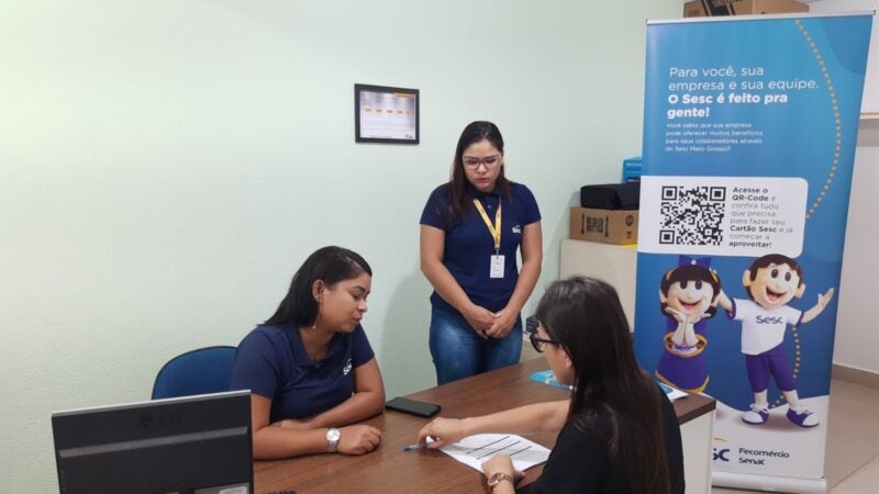 Trabalhadores se exercitam e recebem orientações de saúde em projeto do Sesc-MT