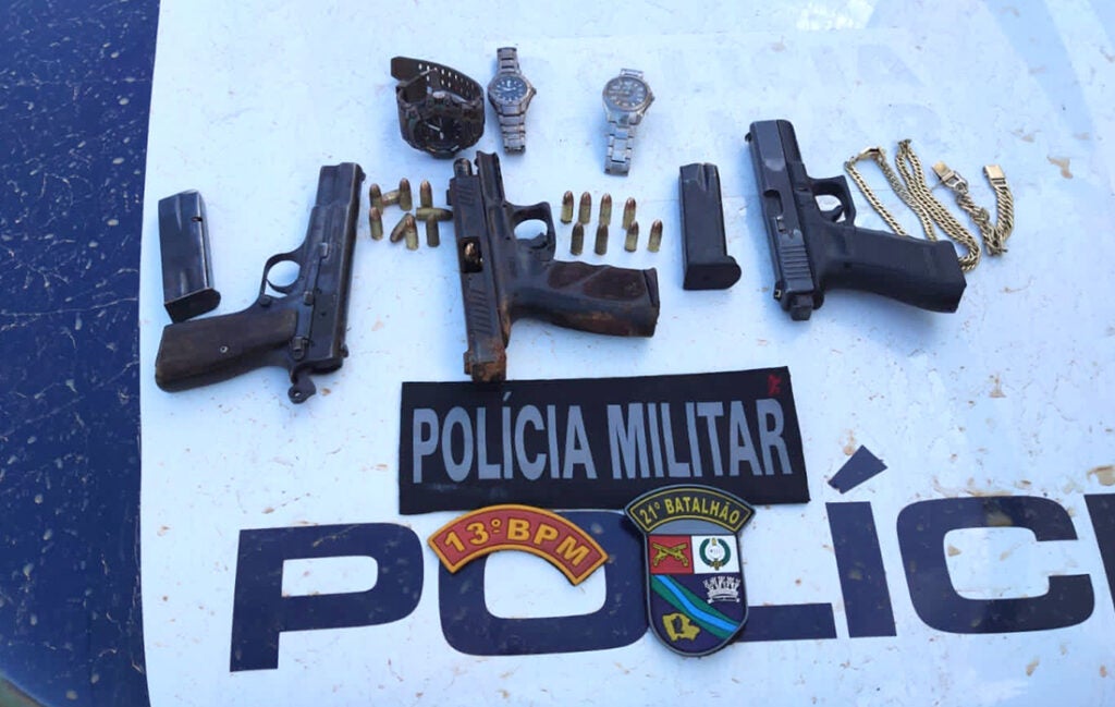 Três acusados de roubo morrem em troca de tiros com a PM