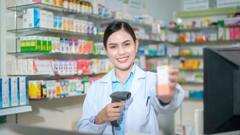 Programa de benefícios de medicamentos ajudam a economizar frente à alta de preços prevista para 1º de abril