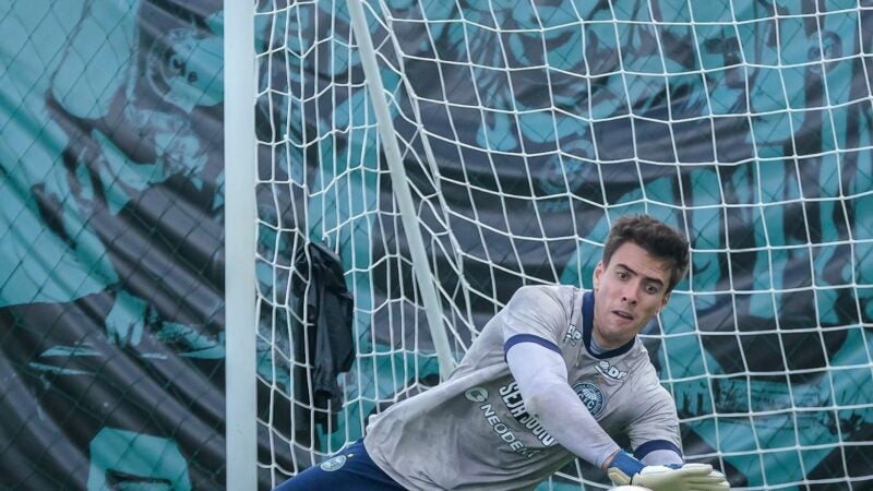 Rumo ao seu sétimo Brasileirão, goleiro Luan Polli avalia preparação do Coritiba antes de estreia na Série A