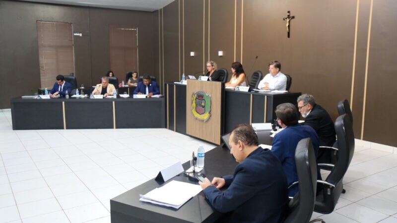 Vereadores aprovam projetos, moções e homenageiam feirante pioneiro em sessão da câmara de Lucas