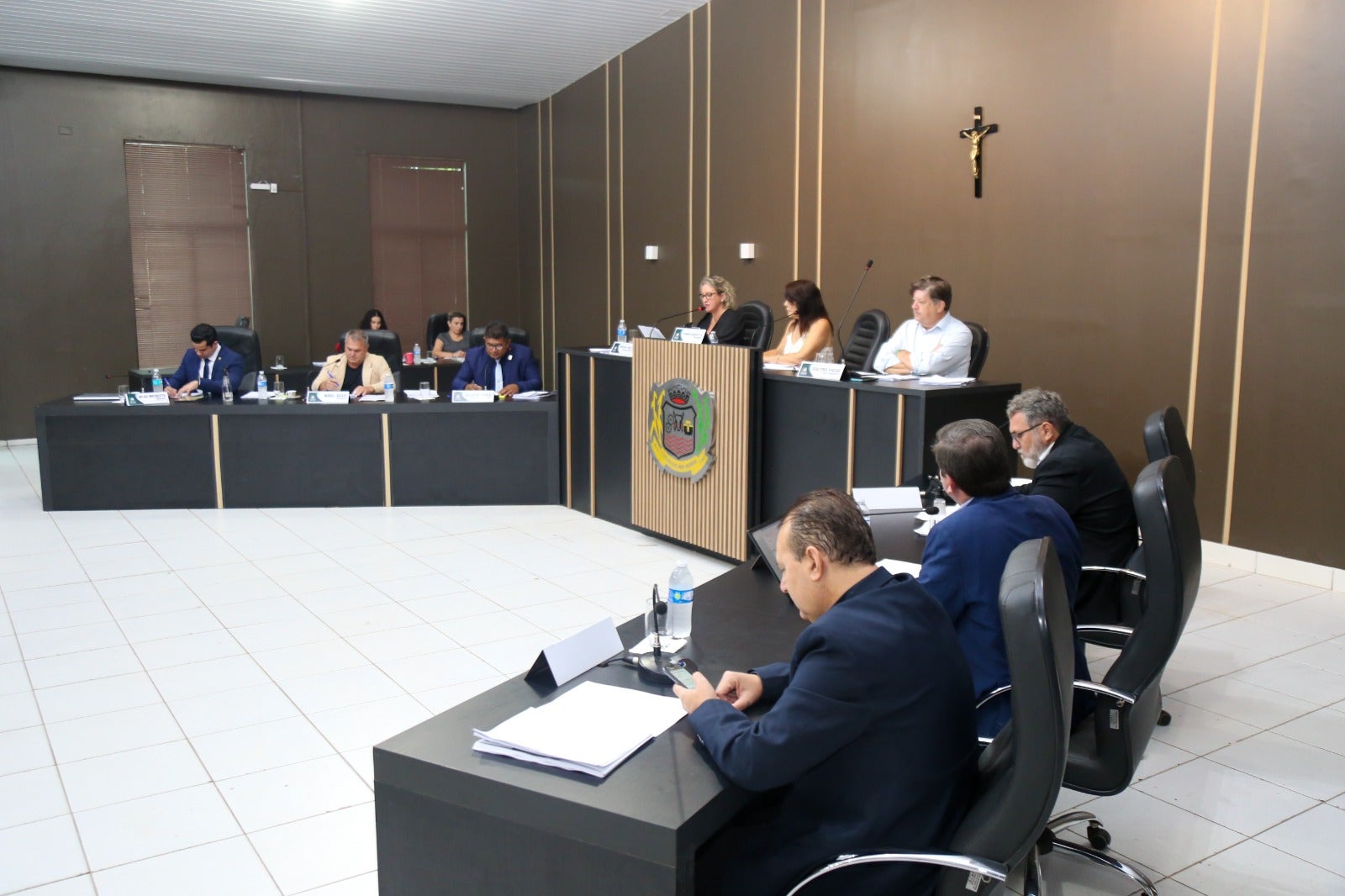 Vereadores aprovam projetos, moções e homenageiam feirante pioneiro em sessão da câmara de Lucas