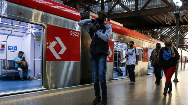 Greve paralisa linhas do metrô de São Paulo nesta quinta-feira