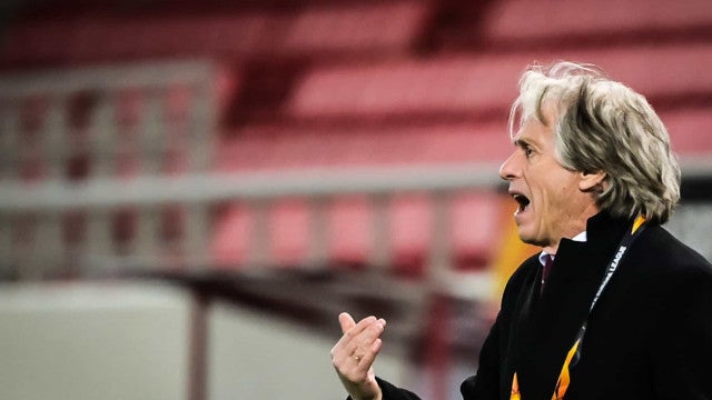 Como Jorge Jesus faz para se manter no holofote quando quer emprego