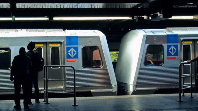 Colisão entre trens paralisa Linha-15 Prata do Metrô de SP