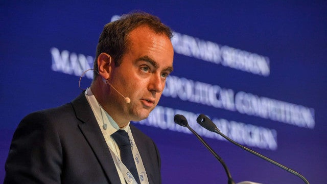 França anuncia que vai duplicar fornecimento de munições a Kiev