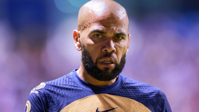 Daniel Alves prepara defesa e contrata agência de comunicação