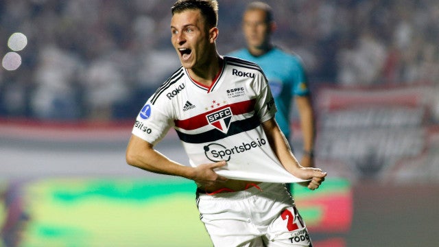 Fotógrafo que tentou derrubar Galoppo é suspenso pela FPF por tempo indeterminado