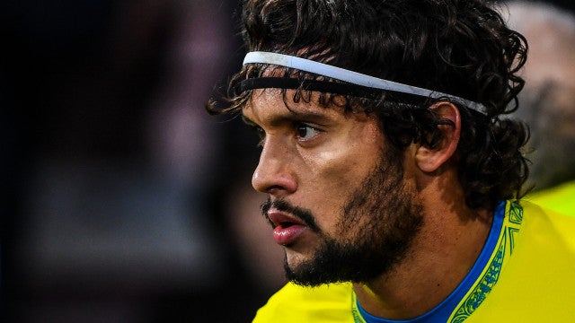 Técnico do Nottingham apoia Scarpa após golpe e explica ausência em jogos