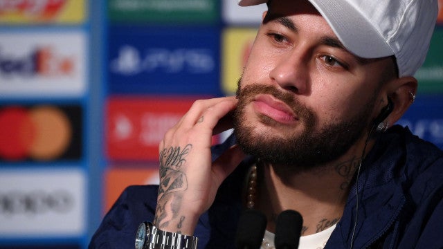 Conta oficial de Neymar no Twitter é hackeada e exibe mensagens aleatórias