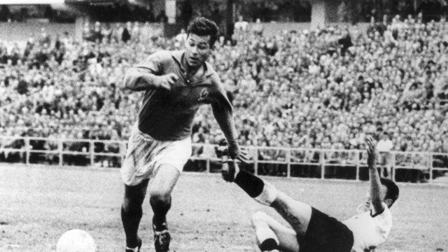 Just Fontaine, maior artilheiro em uma edição de Copa, morre aos 89 anos