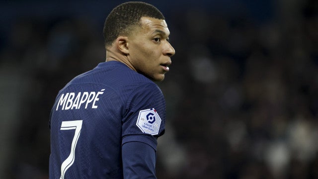 PSG leva susto, mas vence Nantes com gol histórico de Mbappé