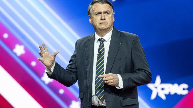 Receita cancela leilão após joias virarem possível prova contra casal Bolsonaro