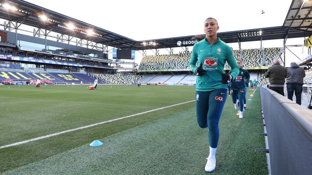 Goleira da seleção brasileira sofre lesão no joelho e preocupa para a Copa feminina