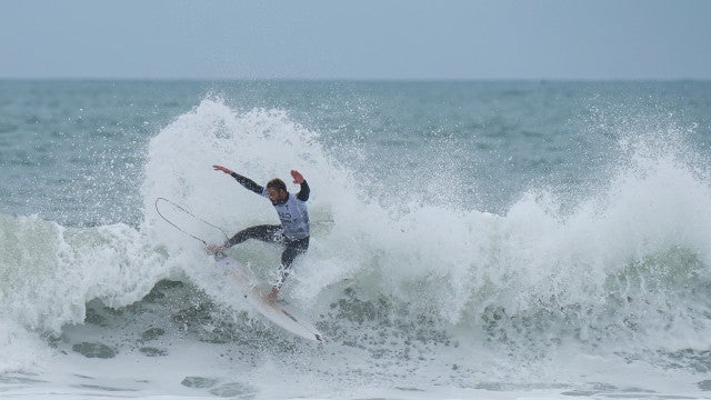Mundial de surfe: Brasil avança com sete na etapa de Portugal