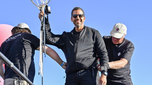 David Blaine falha em truque e desloca ombro ao saltar de 25 metros