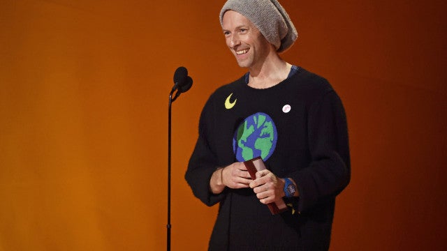 Chris Martin, do Coldplay, canta com Sandy e toca ‘Turu Turu’ em show; veja vídeo