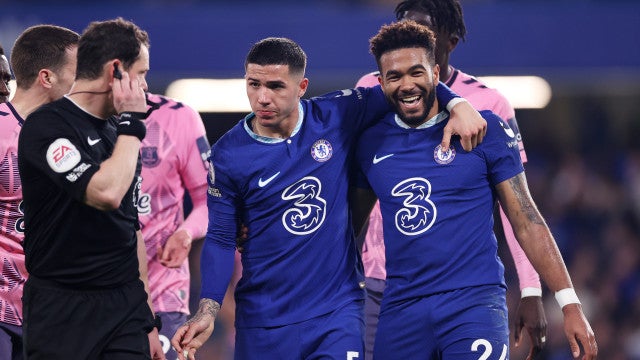 Chelsea vacila, leva empate do Everton e fica em 10º no Campeonato Inglês