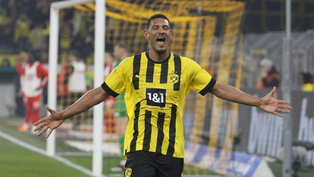 Borussia Dortmund massacra Colônia e assume a liderança provisória do Alemão