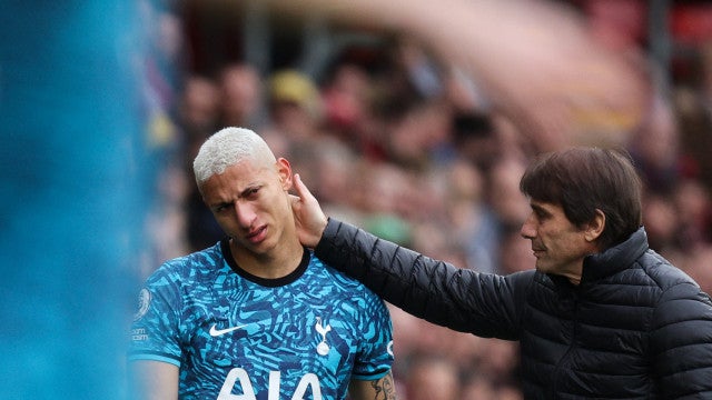 Richarlison deixa campo chorando e Tottenham só empata com Southampton no Inglês